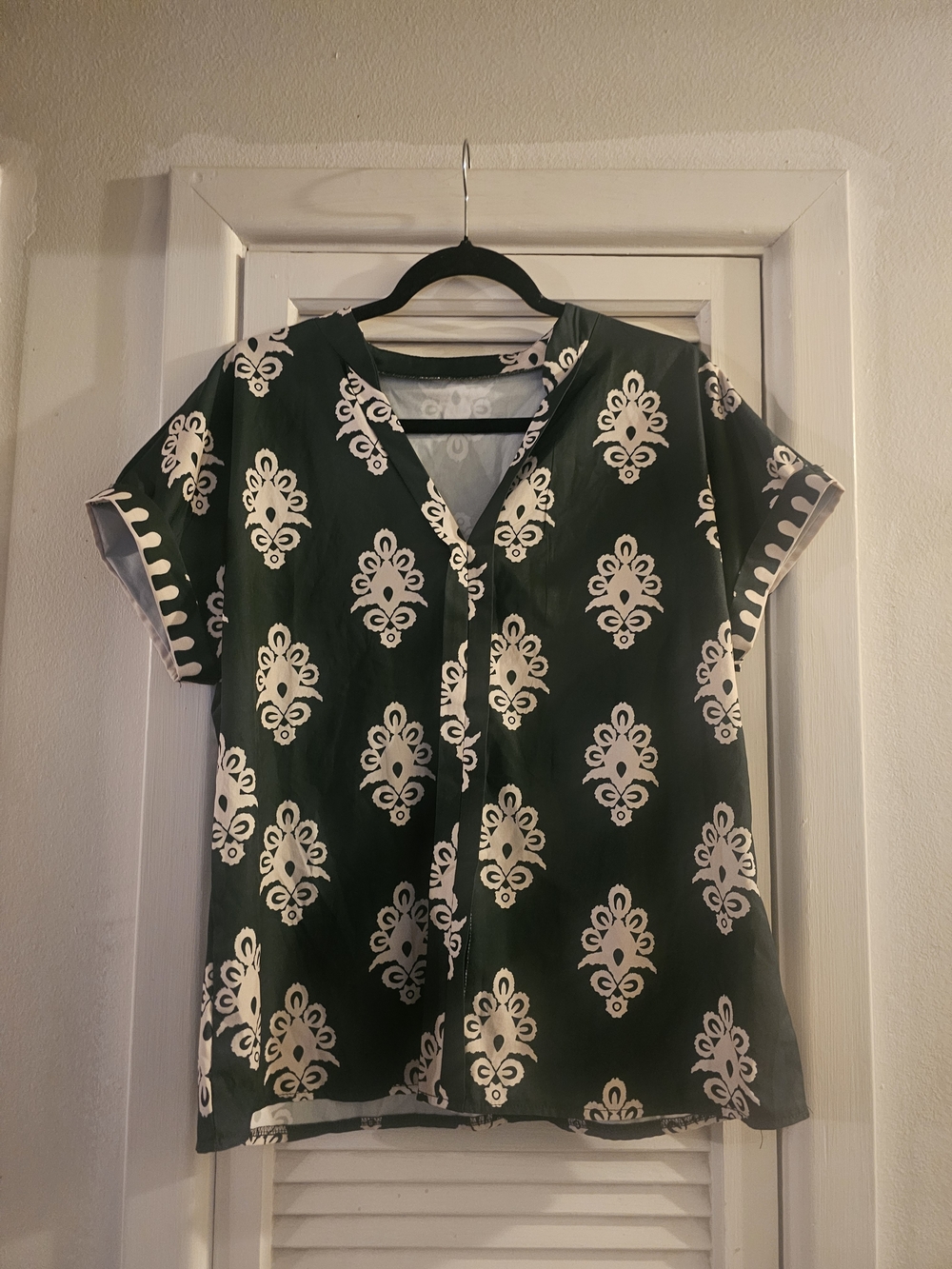 3/$13 SHEIN Dark Green and White Printed V-Neck Blouse